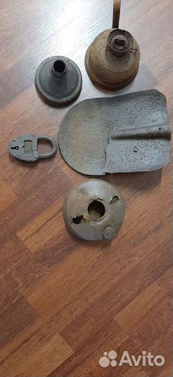 Лапата. Замок