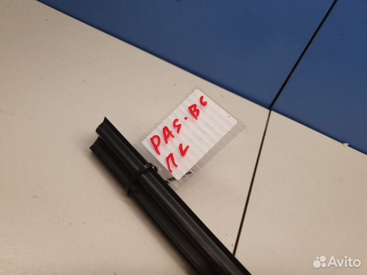 Накладка стекла передней левой двери Volkswagen Pa