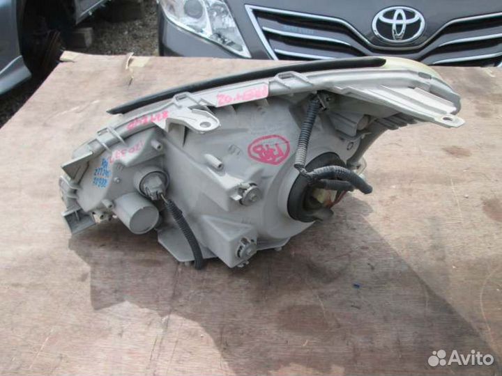 Фара правая Toyota Premio ZZT240 1ZZ-FE 2002