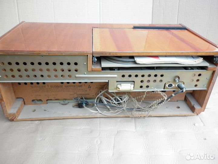 Магнитола Рекорд 301