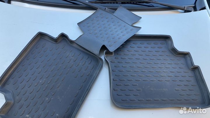 Автомобильные коврики резиновые