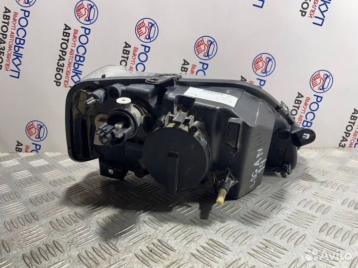 Фара левая Renault Logan