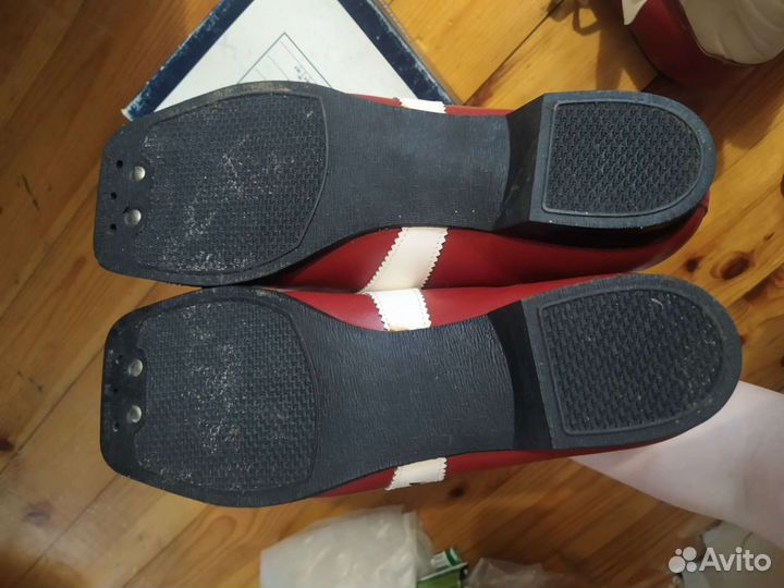 Лыжные ботинки Чехия, коньки Советские