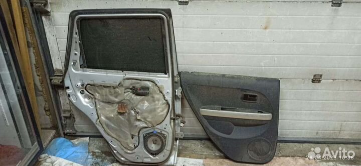 Задняя левая дверь Toyota ist, NCP61, 1nzfe