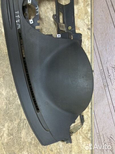 Передняя панель торпедо Mercedes w211