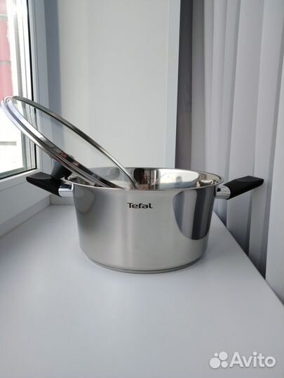 Новая кастрюля Tefal 4.8 литра с крышкой 24 см