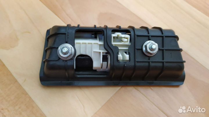 Кнопка открывания багажника Volkswagen Jetta 6