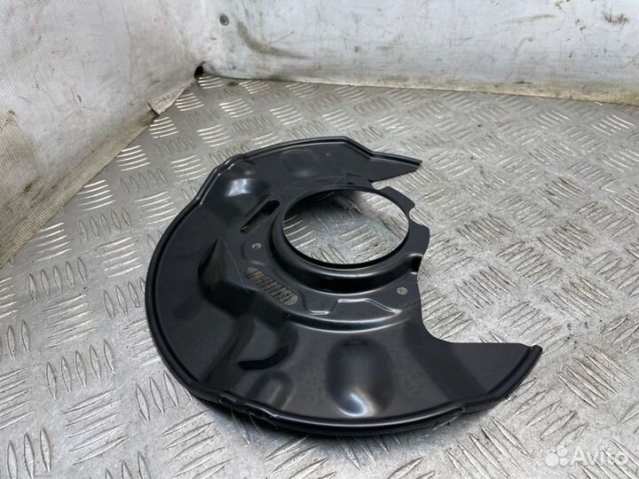 Щит опорный передний правый Toyota Corolla E12