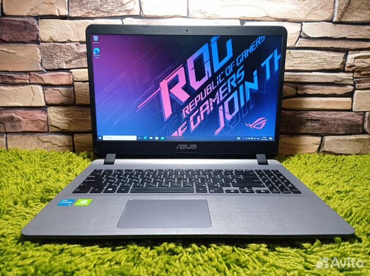 Игровой Asus Core i3-6006 8Gb DDR4 SSD MX110 FHD