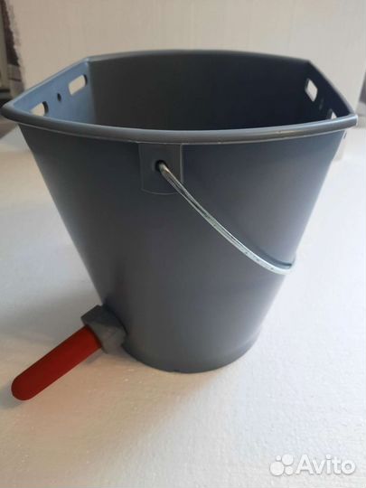 Ведро для поения телят