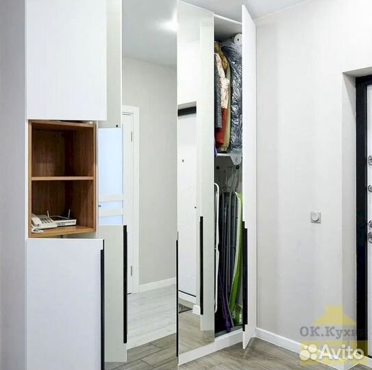 Зеркальный шкаф