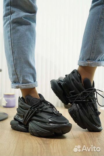 Женские кроссовки Balmain Lux 2412