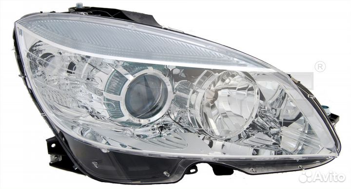 Фара правая Mercedes W204