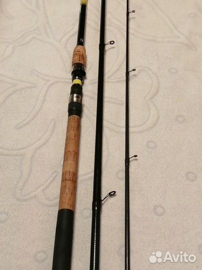 Удилище матчевое, поплавки, рогатка закормочная