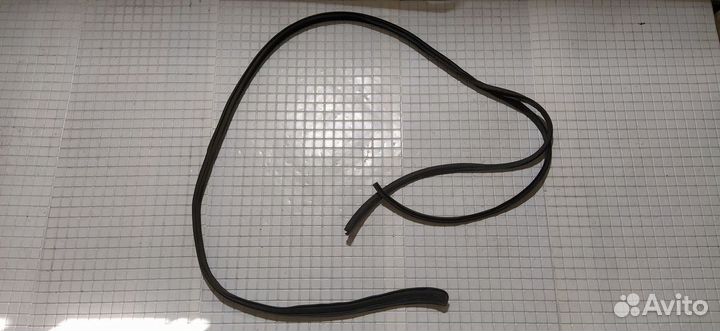 Уплотнитель двери передней левой Mercedes W220