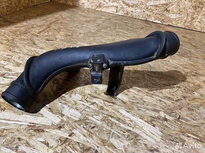 Патрубок интеркулера VW Passat B6 B7 Tiguan 06-12