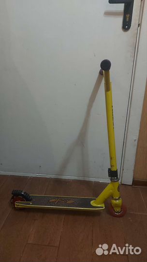 Трюковой самокат Razor Beast