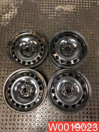 Диски r 15 и r 16 комплекты. На шкода октавия а5