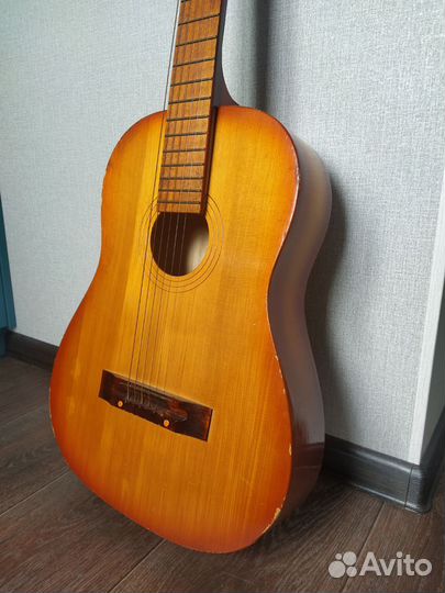 Акустическая гитара