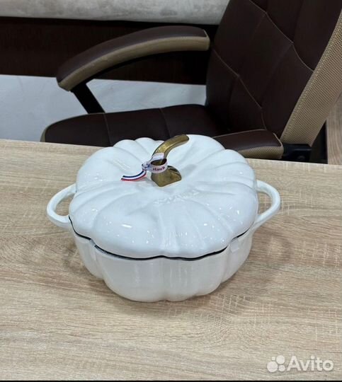 Кастрюля чугунная