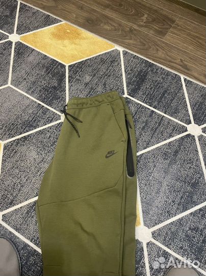 Спортивные штаны Nike Tech Fleece