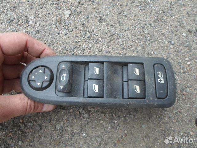Пежо 308 408 Ситроен С4 блок стеклоподъемниками