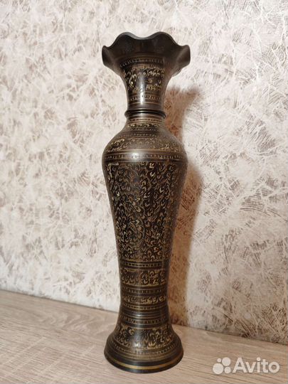 Ваза бронзовая