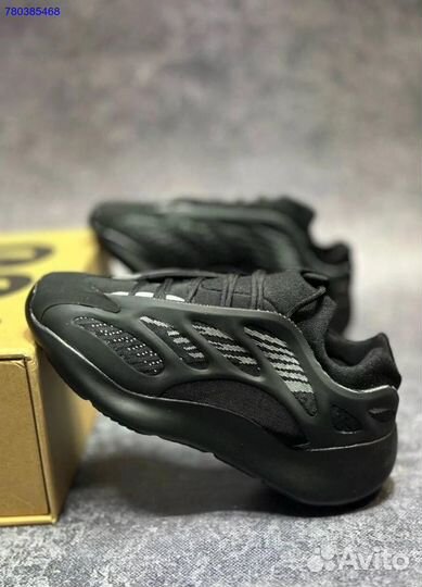 Кроссовки Adidas 700