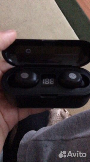 Беспроводные наушники,новые,звук качественный