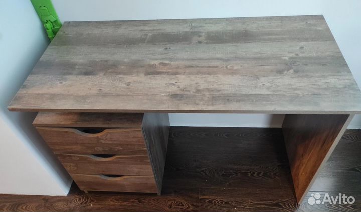 Стол письменный