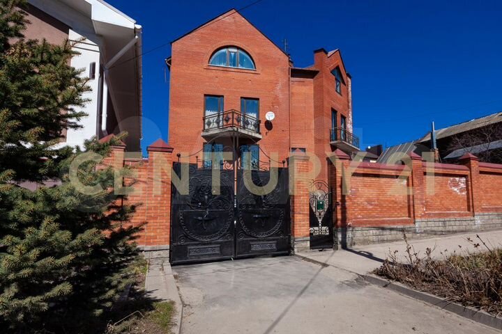 Дом 442,8 м² на участке 10 сот.