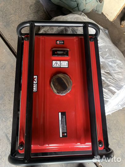 Бензиновый генератор новый