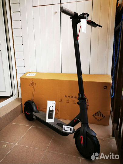Электросамокат Xiaomi Mijia M365 PRO. Новый