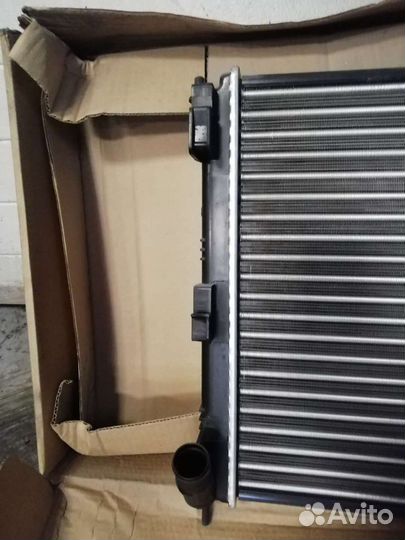 Радиатор Логан, Ларгус 583582jp