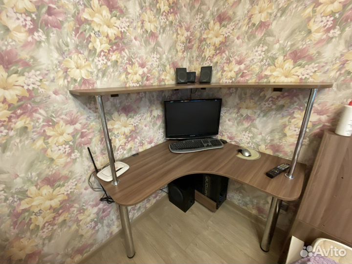Компьютерный стол двухъярусный