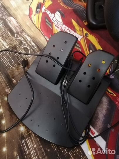 Игровой руль с педалями