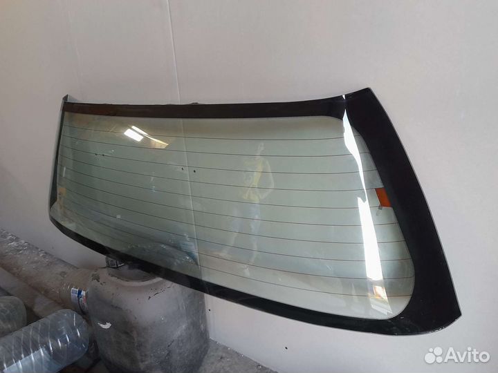 Заднее стекло крышки багажника Honda Odyssey