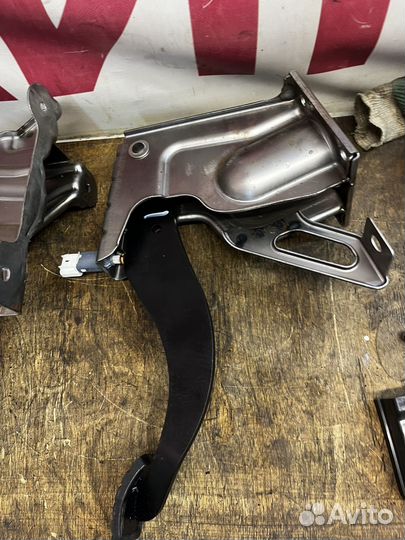 Лада веста педали