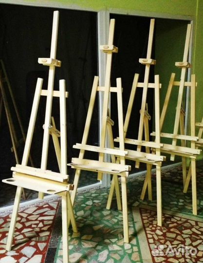Мольберт студийный с двумя полками