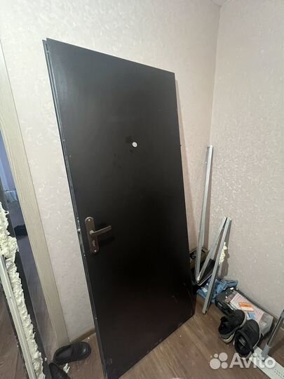 Дверь входная металлическая от застройщика
