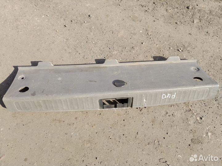 Накладка замка багажника Киа Рио 1 универсал