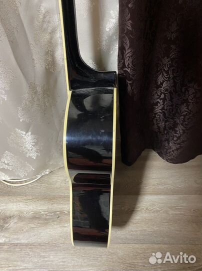 Акустическая гитара