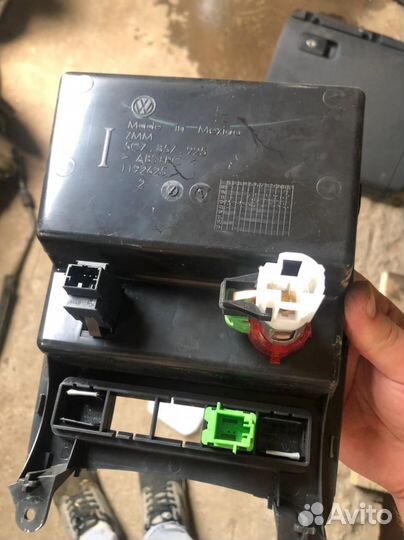 Накладка консоли Volkswagen Jetta 6