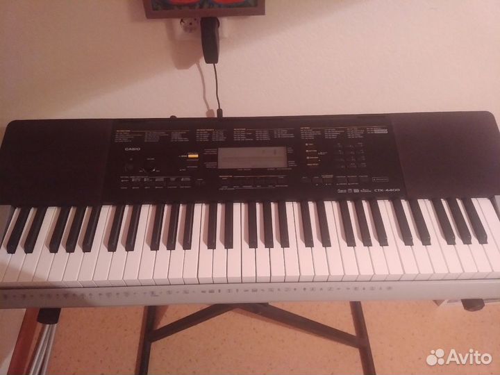 Продаю синтезатор