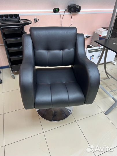 Парикмахерское кресло