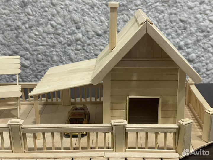 Деревянный домик из палочек