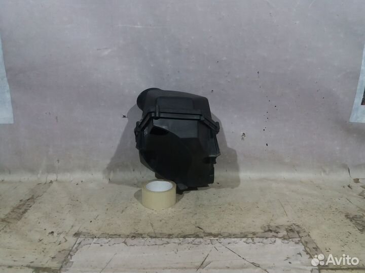 BMW F90 Корпус воздушного фильтра Правый 25290