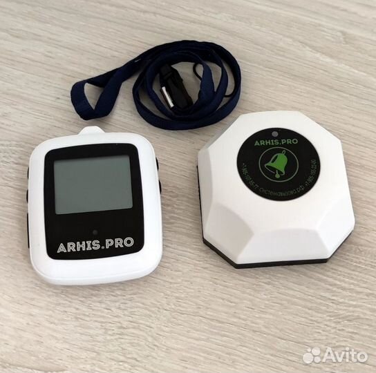 Кнопка вызова персонала к больному и часы пейджер