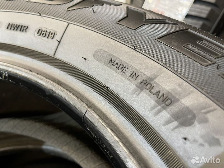 Goodyear Ultragrip 600 215/65 R16 98T