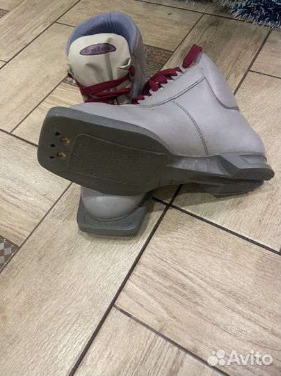 Лыжные ботинки